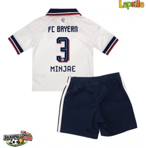 Bayern Munich Kim Min-jae #3 Vieraspaita Lapsille 2026-27 Lyhythihainen (+ shortsit)